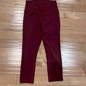 Lululemon Size 6 Maroon Wunder Under 23” leggings.